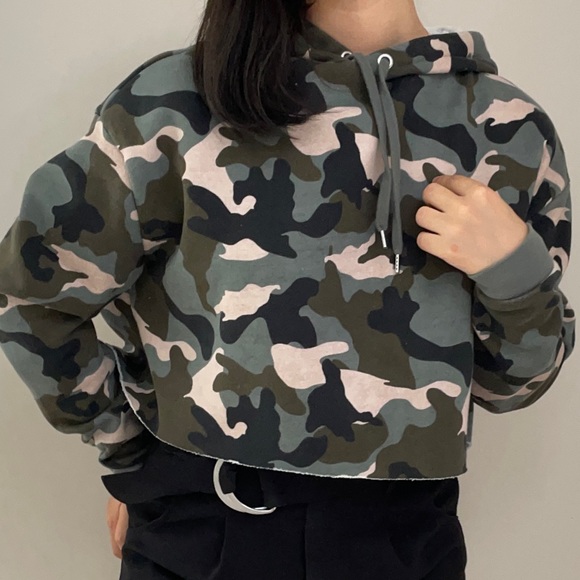 Camouflage Cropped Hoodie Sweatshirt - Picture 2 of 7